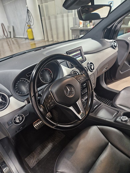 Mercedes-Benz B180 10 of 12