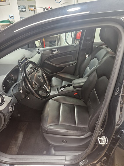 Mercedes-Benz B180 9 of 12