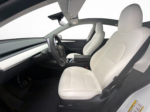 Tesla Model Y 14 of 30