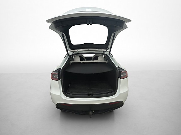Tesla Model Y 11 of 30