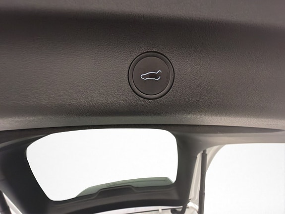 Tesla Model Y 12 of 30