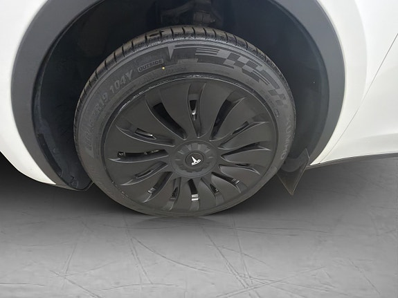 Tesla Model Y 30 of 30