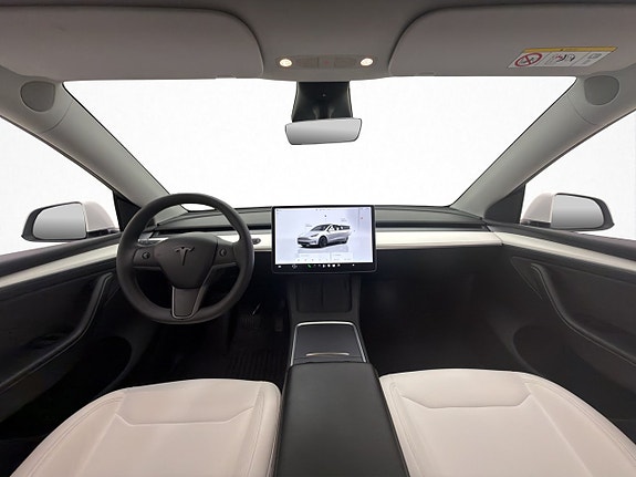 Tesla Model Y 16 of 30