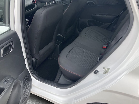Hyundai i10 7 of 10