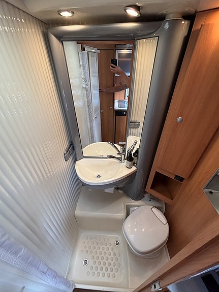 Dethleffs Advantage I 6611 Långbäddar - AC - Kamkedja - Taksäng - Solcell - Rymlig 17 of 19