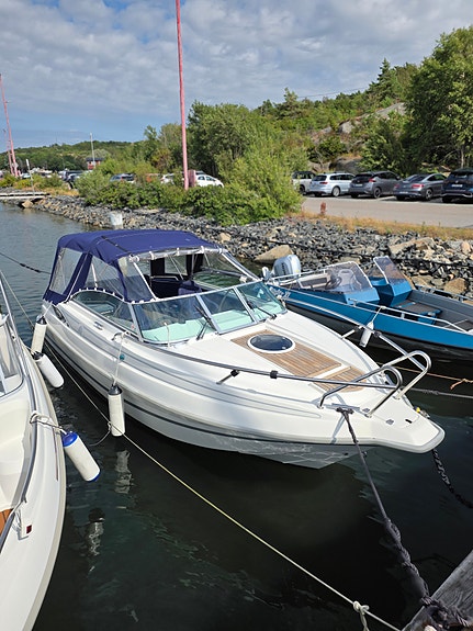 Uttern D68 2007 / Nytt drev / Ankarspel / Båtplats / täckställning 3 of 10