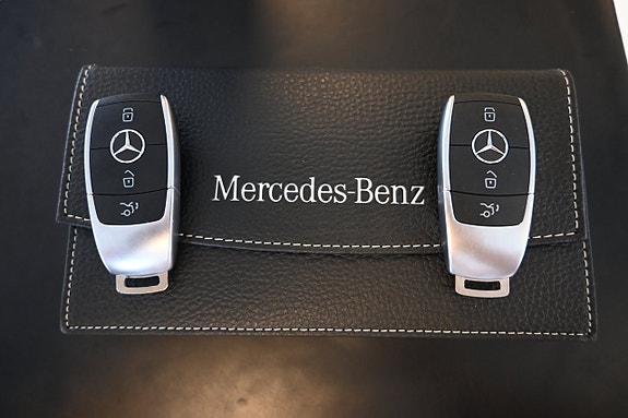 Mercedes-Benz C300 25 of 26