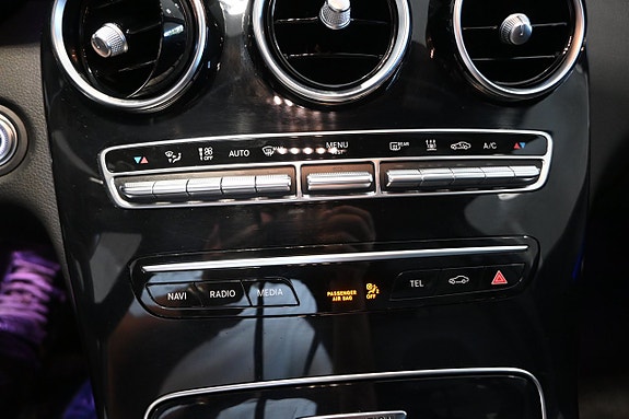 Mercedes-Benz C300 23 of 26