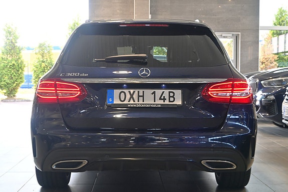 Mercedes-Benz C300 4 of 26