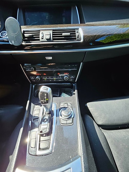 BMW 530d 4 of 5