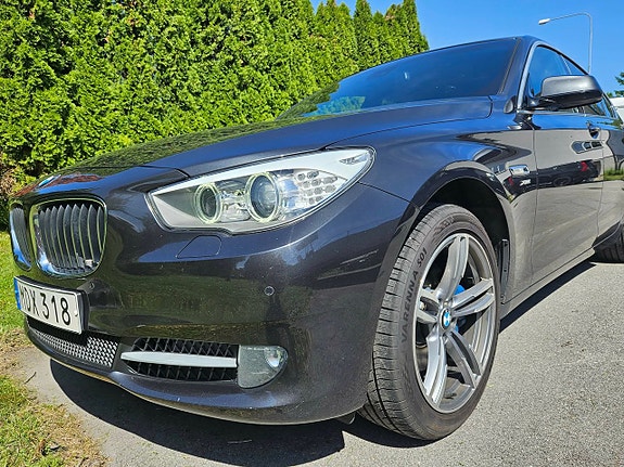 BMW 530d 2 of 5