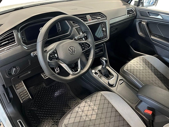 Volkswagen Tiguan 5 of 15