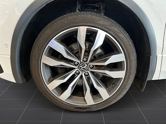 Volkswagen Tiguan 4 of 15