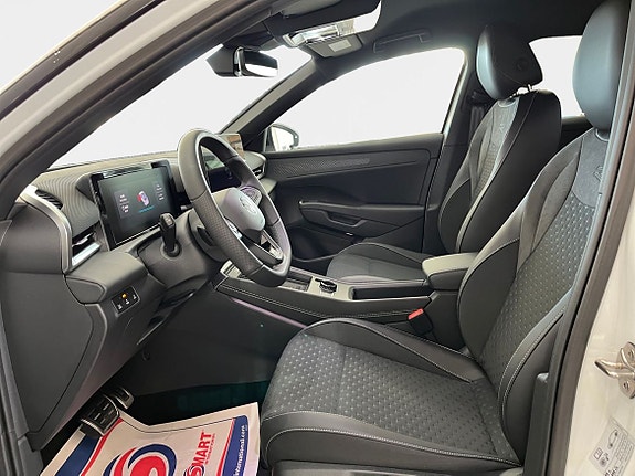 Volkswagen T-Roc 11 of 17
