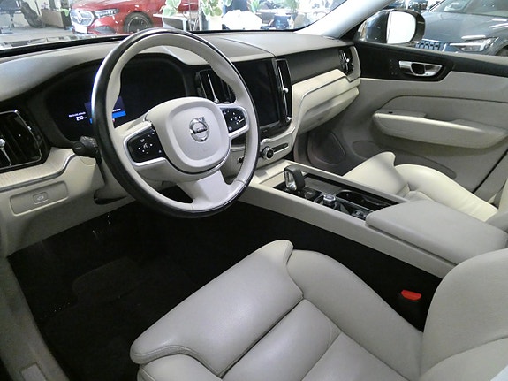 Volvo XC60 12 of 25