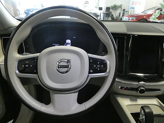 Volvo XC60 16 of 25