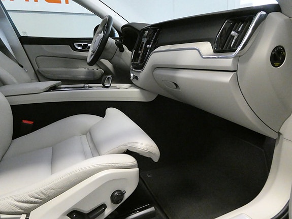 Volvo XC60 15 of 25