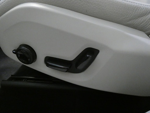 Volvo XC60 13 of 25