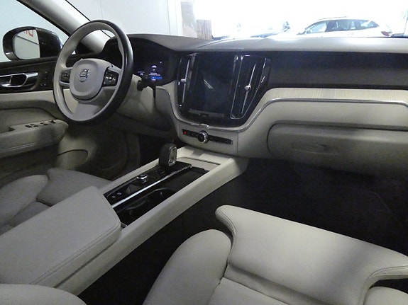 Volvo XC60 14 of 25