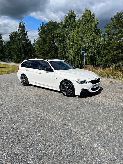 BMW 330d 2 of 13