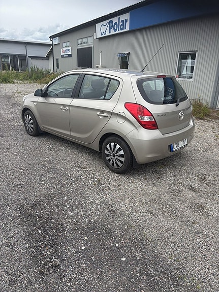 Hyundai i20 2 of 4