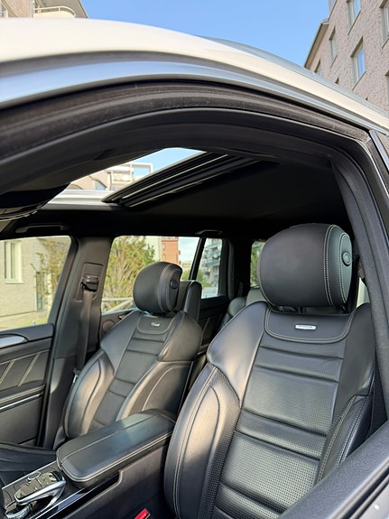 Mercedes-Benz GLS63 11 of 19