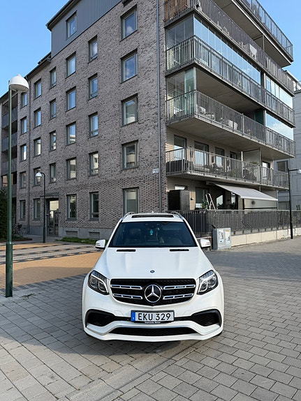 Mercedes-Benz GLS63 2 of 19