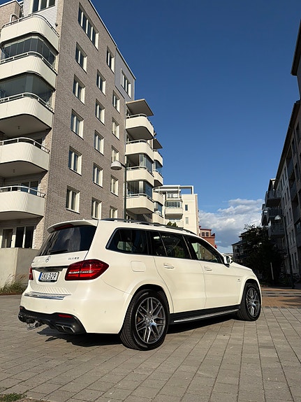 Mercedes-Benz GLS63 4 of 19