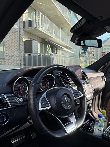 Mercedes-Benz GLS63 18 of 19
