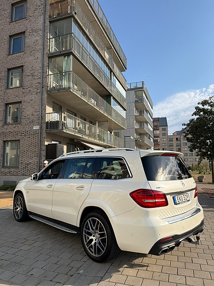 Mercedes-Benz GLS63 6 of 19