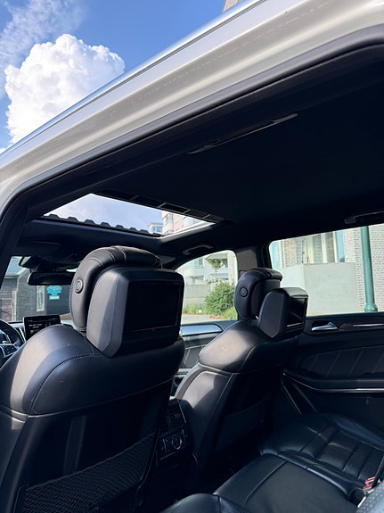 Mercedes-Benz GLS63 12 of 19