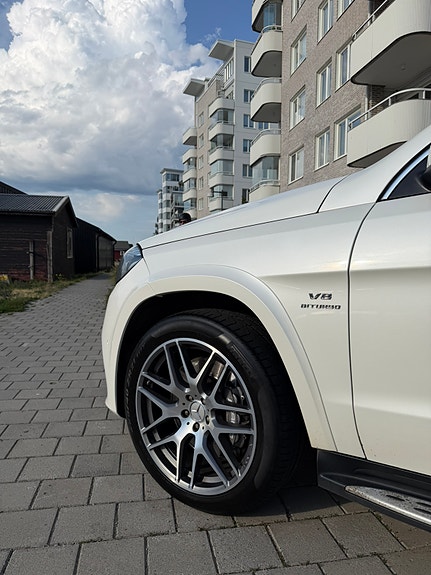 Mercedes-Benz GLS63 7 of 19