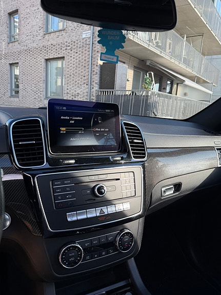 Mercedes-Benz GLS63 16 of 19