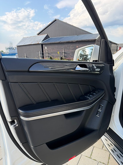 Mercedes-Benz GLS63 9 of 19
