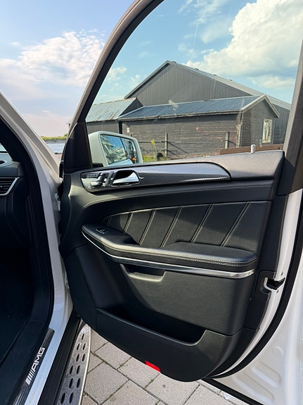 Mercedes-Benz GLS63 14 of 19