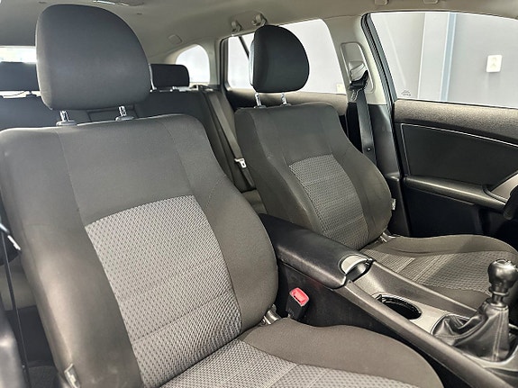 Toyota Avensis 13 of 17