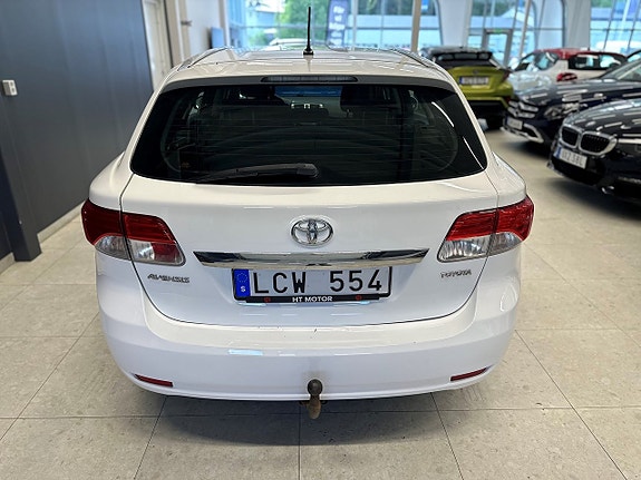 Toyota Avensis 6 of 17
