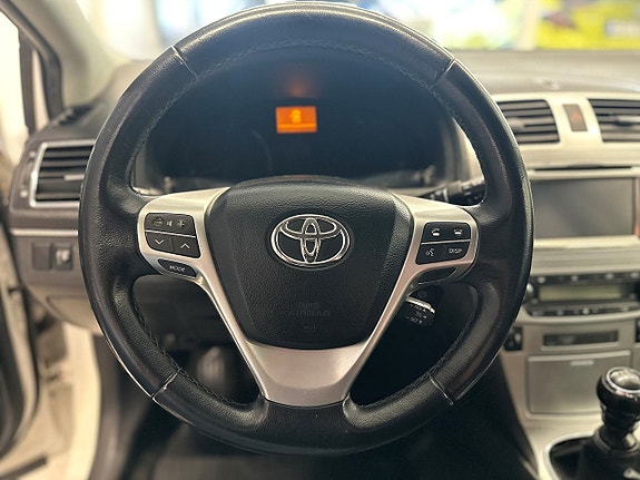 Toyota Avensis 12 of 17
