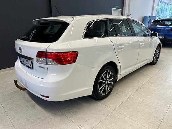 Toyota Avensis 8 of 17