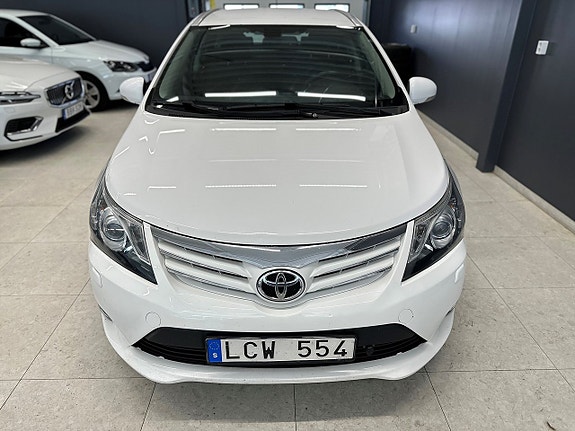 Toyota Avensis 3 of 17