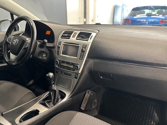 Toyota Avensis 11 of 17