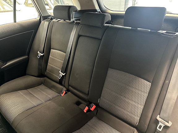 Toyota Avensis 14 of 17