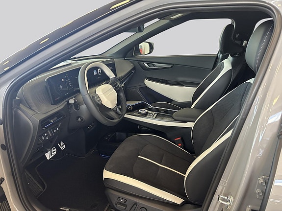 Kia EV6 8 of 15