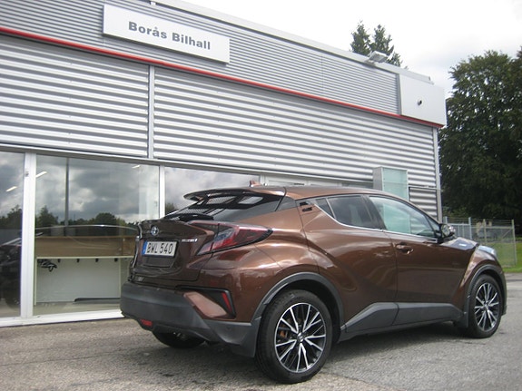 Toyota C-HR 3 of 16