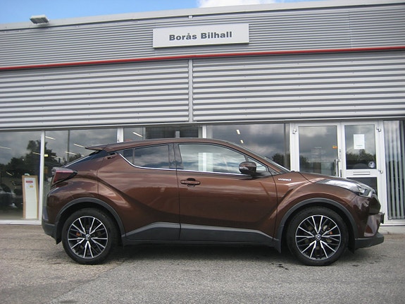 Toyota C-HR 2 of 16