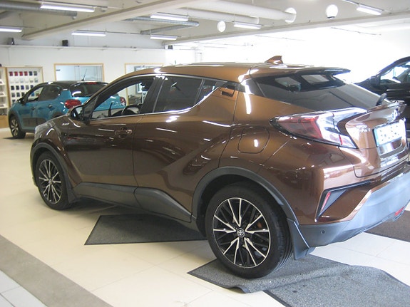 Toyota C-HR 6 of 16