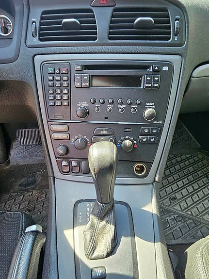 Volvo V70 4 of 6