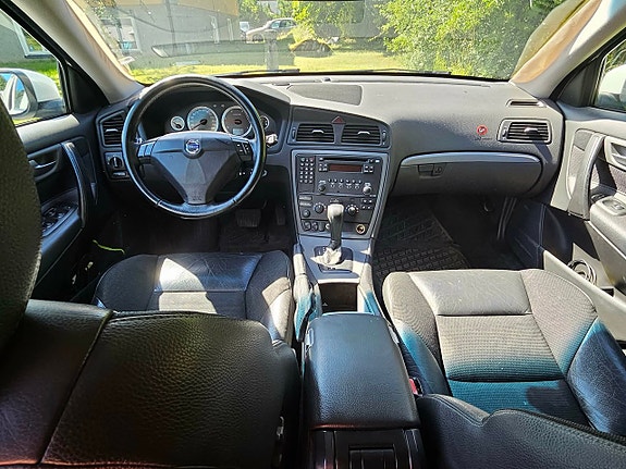 Volvo V70 3 of 6