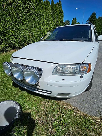 Volvo V70 2 of 6