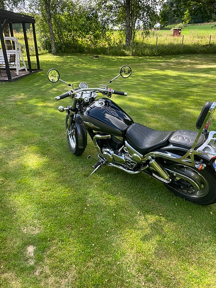 Suzuki VZ800 Marauder 2 of 5